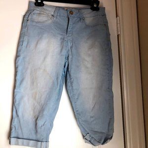 Light Wash 3/4 Shorts